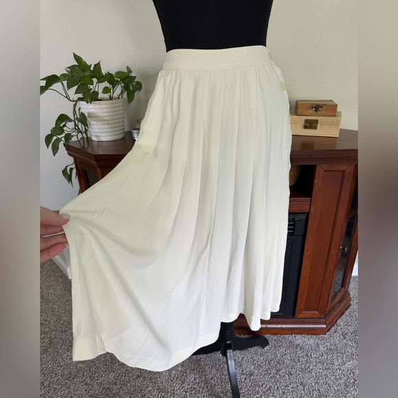 Vintage Anne Klein II White Long Skirt with Buttons - Picture 3 of 10